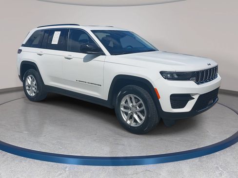 Used 2024 Jeep Grand Cherokee Laredo X AWD/4WD image 3