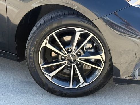 Used 2023 Kia Forte LXS FWD image 2