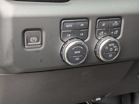 Used 2024 GMC Sierra 2500 AT4 w/ AT4 Premium Plus Package AWD/4WD image 12