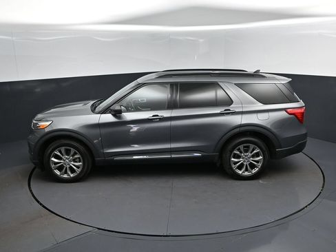 Used 2023 Ford Explorer XLT w/ Equipment Group 202A AWD/4WD image 32