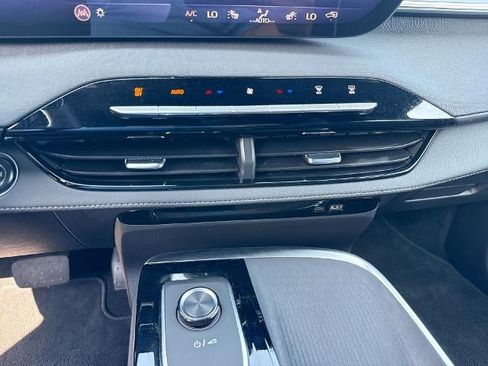 Certified 2026 Buick Enclave Preferred AWD/4WD image 11