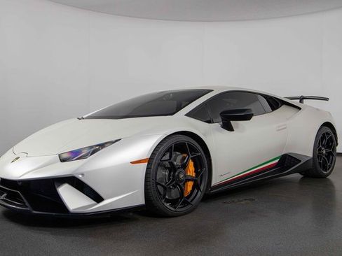 Used 2018 Lamborghini Huracan Performante image 4