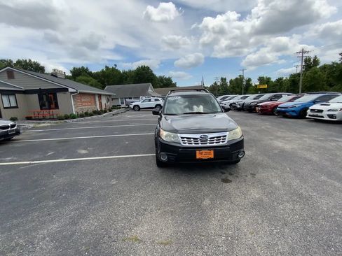 Used 2013 Subaru Forester 2.5X Limited AWD/4WD image 4