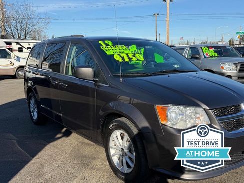 Used 2019 Dodge Grand Caravan SXT image 2