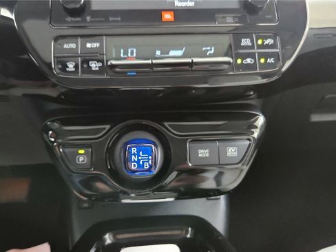 Used 2016 Toyota Prius Four image 30