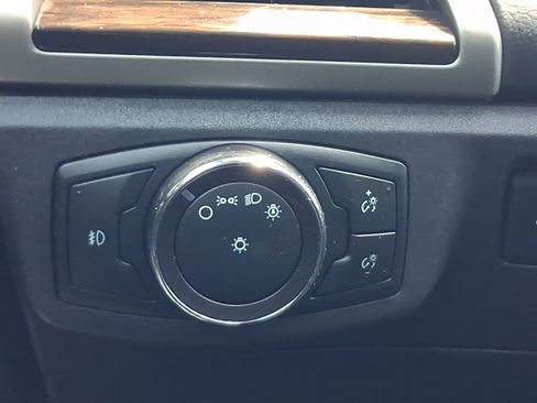 Used 2015 Ford Fusion SE w/ Equipment Group 202A FWD image 29