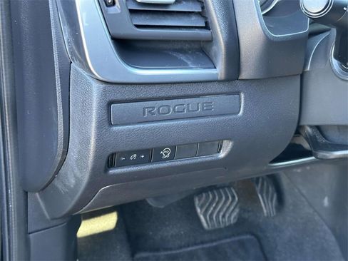 Used 2023 Nissan Rogue S image 19