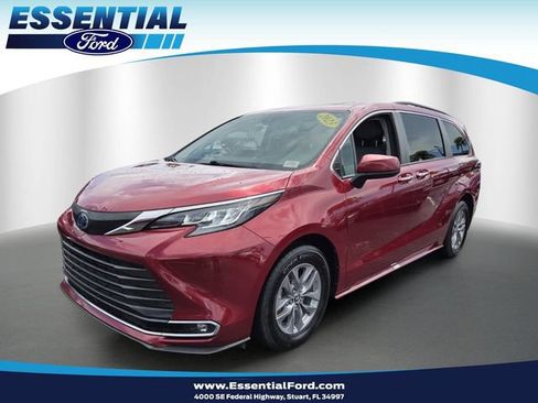 Used 2023 Toyota Sienna XLE FWD image 1