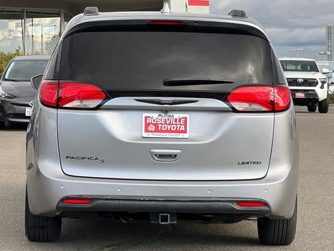 Used 2020 Chrysler Pacifica Limited image 8