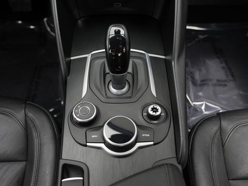 Used 2017 Alfa Romeo Giulia AWD image 44
