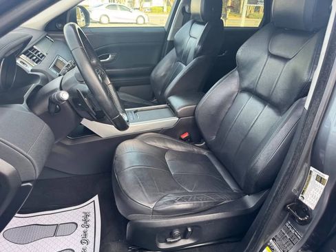 Used 2017 Land Rover Range Rover Evoque SE image 15