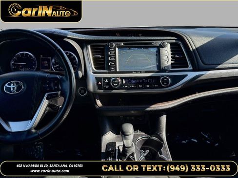 Used 2017 Toyota Highlander Limited Platinum FWD image 21