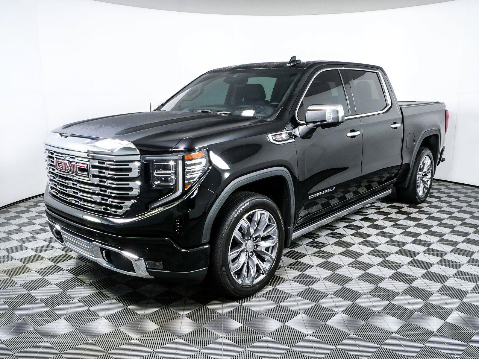 Used 2024 GMC Sierra 1500 Denali AWD/4WD image 1