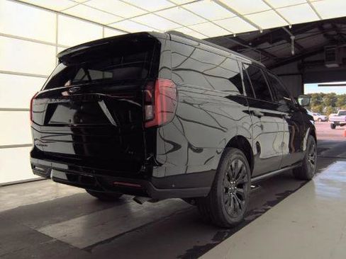 Used 2025 Ford Expedition Max Platinum w/ Stealth Appearance Package AWD/4WD image 4