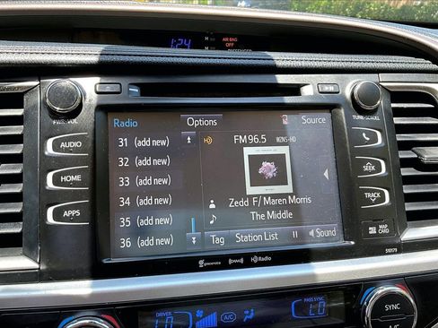 Used 2017 Toyota Highlander XLE FWD image 24