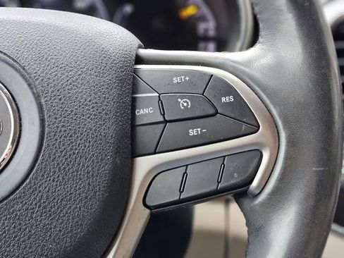 Used 2018 Jeep Grand Cherokee Limited image 18