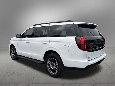 Used 2025 Ford Expedition Active image 3