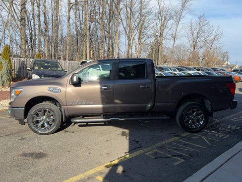 Used 2017 Nissan Titan SV AWD/4WD image 8
