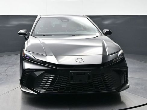 Used 2025 Toyota Camry SE image 2