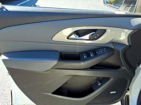 Used 2021 Chevrolet Traverse LT w/ LT Premium Package image 13