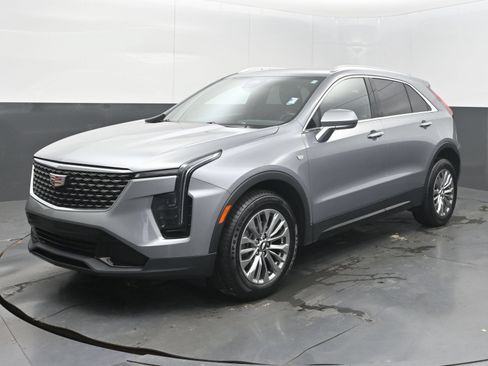 Used 2024 Cadillac XT4 Premium Luxury FWD image 4