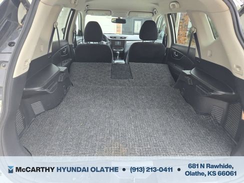 Used 2015 Nissan Rogue SV w/ SV Premium Package image 17