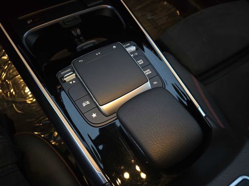 Used 2023 Mercedes-Benz GLA 250 4MATIC image 35