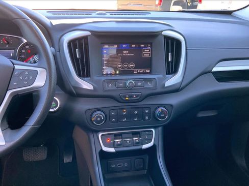 Used 2024 GMC Terrain SLE w/ Elevation Edition FWD image 7