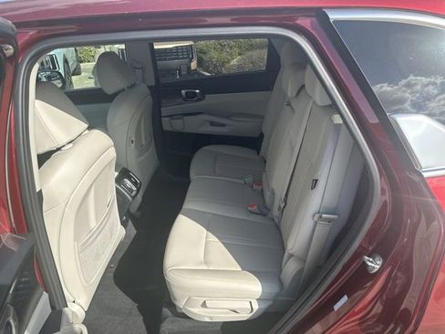 Used 2025 Kia Sorento S image 24