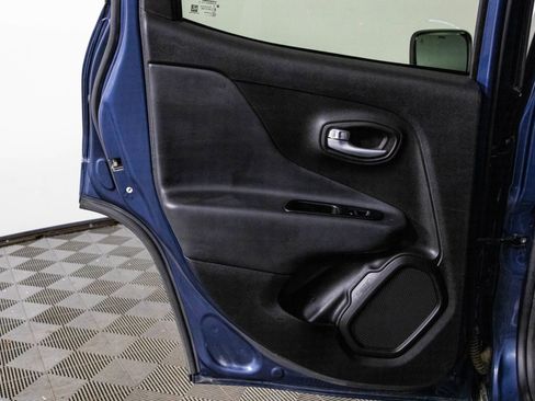 Used 2023 Jeep Renegade Latitude image 34