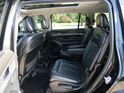 Used 2021 Jeep Grand Cherokee L Limited w/ Luxury Tech Group II AWD/4WD image 32