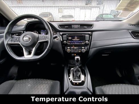 Used 2018 Nissan Rogue SV image 16