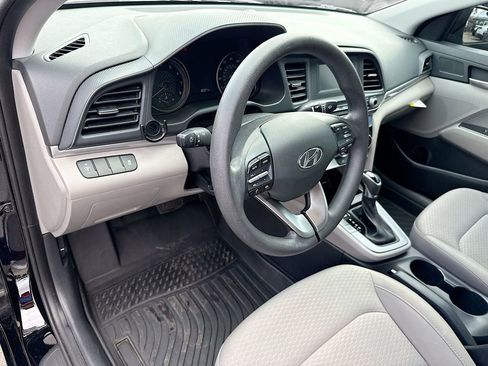 Used 2019 Hyundai Elantra SE image 10