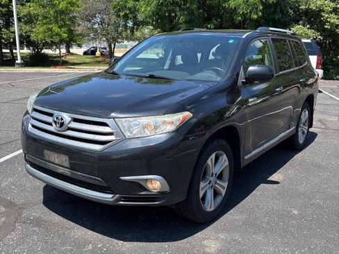 Used 2011 Toyota Highlander Limited w/ Tow Pkg AWD/4WD image 2