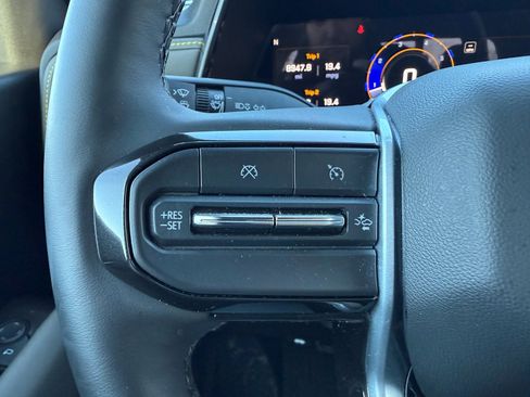 Used 2024 Chevrolet Colorado ZR2 w/ ZR2 Convenience Package III image 35