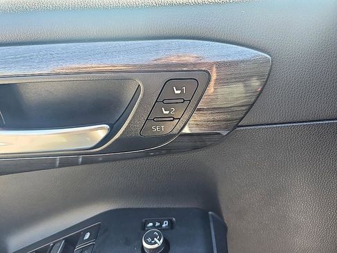 Used 2023 Toyota Highlander Platinum image 12