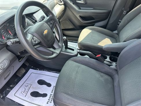 Used 2021 Chevrolet Trax LS w/ Tint and Cruise Package AWD/4WD image 11