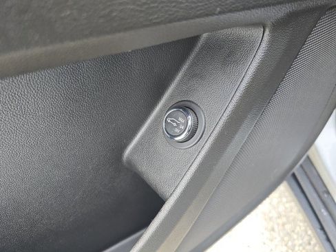 Used 2021 Chevrolet Traverse LT w/ LPO, Blackout Package image 26