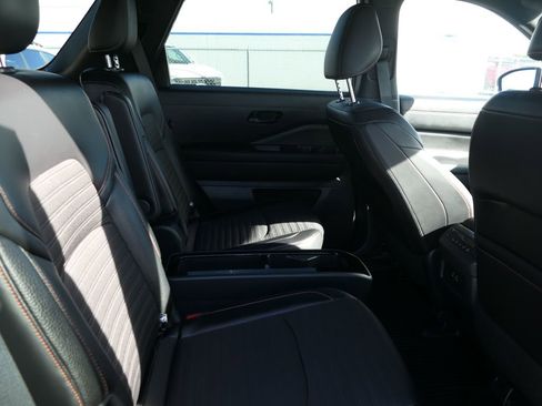 Used 2025 Nissan Pathfinder Rock Creek image 22