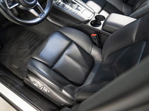 Certified 2018 Porsche Macan AWD/4WD image 14