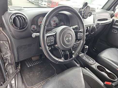 Certified 2017 Jeep Wrangler Unlimited Sahara AWD/4WD image 12