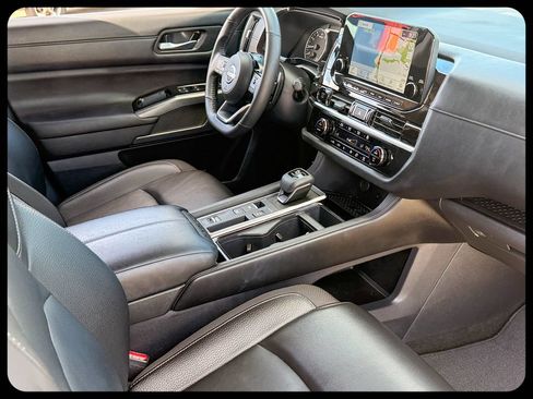 Used 2025 Nissan Pathfinder SL FWD image 20