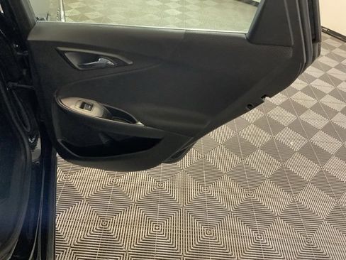 Used 2017 Chevrolet Malibu LT image 39
