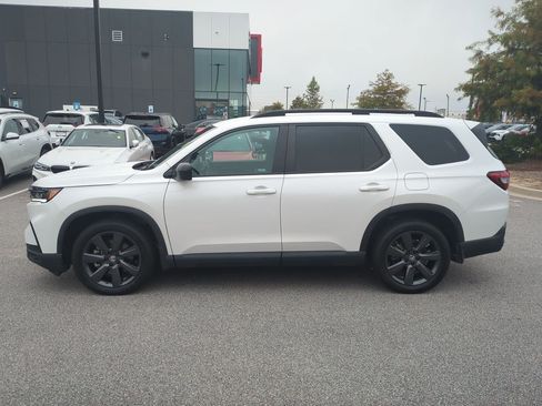 Used 2025 Honda Pilot Sport image 7