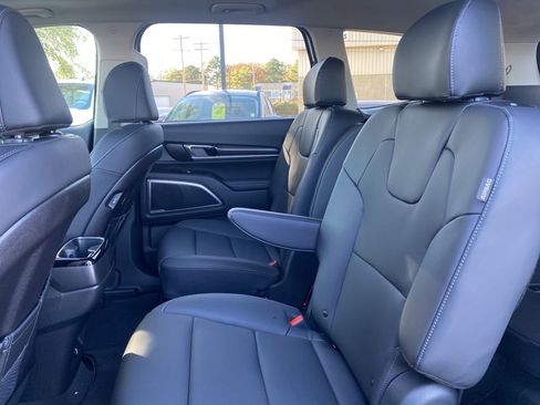 New 2025 Kia Telluride S image 28