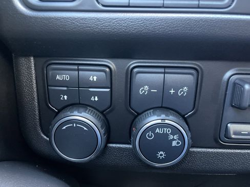 Used 2021 Chevrolet Tahoe Z71 w/ Z71 Signature Package image 25