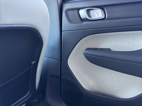 Used 2024 Volvo XC40 B5 Plus w/ Protection Package Premier image 17