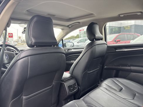 Used 2019 Ford Fusion Titanium image 4