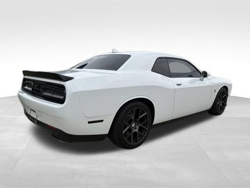 Used 2016 Dodge Challenger R/T Scat Pack w/ Leather Interior Group RWD image 16