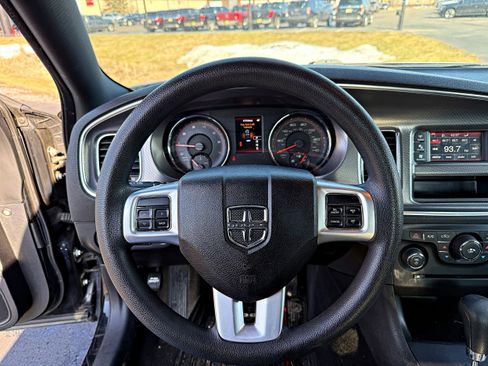 Used 2012 Dodge Charger SE image 11